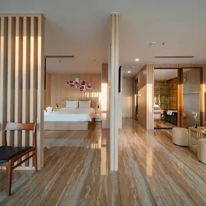 5* Отель Emerald Bay &